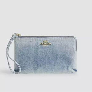 New! SOLDOUT COACH Large Corner Zip Wristlet In Loved Denim